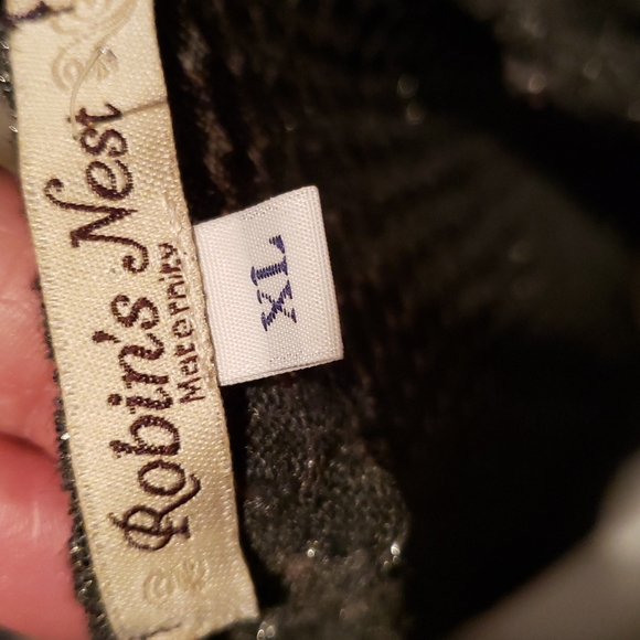 3/$20 Robin's Nest Maternity top - Picture 6 of 6